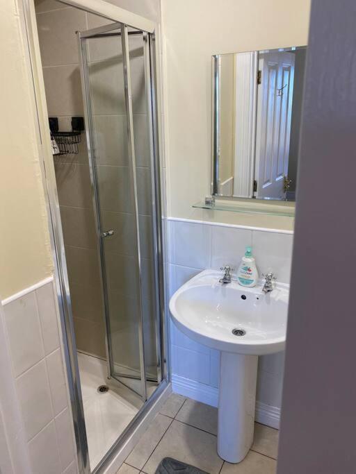 2 Bed Cosy Apartment In Heart Of Mullingar. Eksteriør bilde